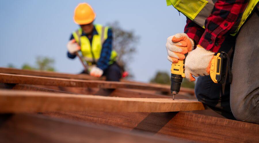 Professional residential roofers in Fort Thompson, SD